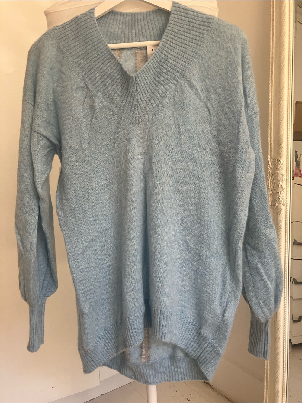 Soft V-Neck Cashmere Sweater - Light Blue